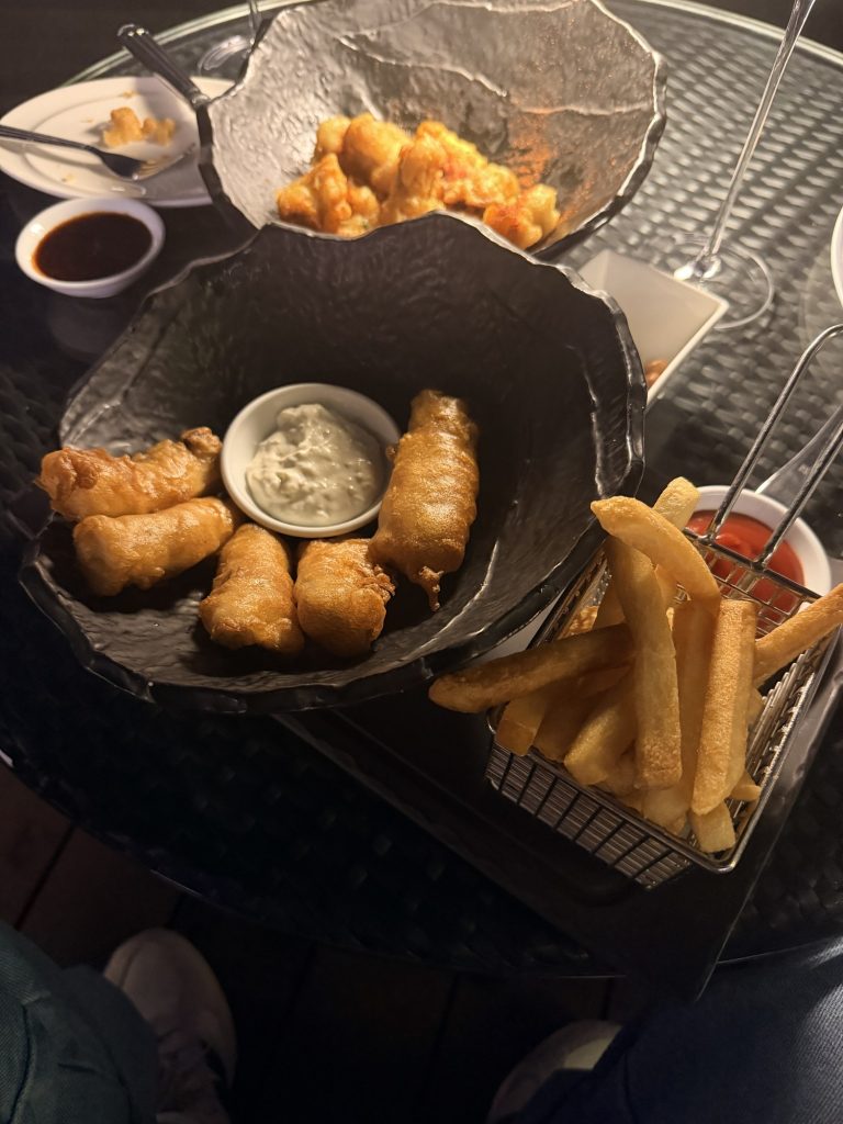 河內西湖洲際 Sunset Bar 炸魚薯條與炸物拼盤