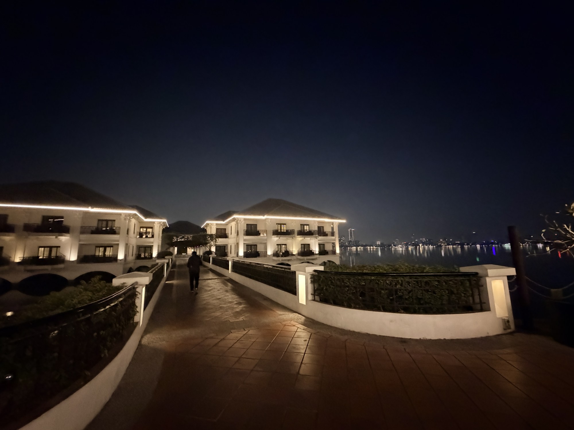 河內西湖洲際酒店水上客房與西湖夜景
