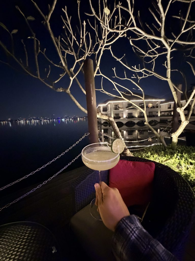 河內西湖洲際 Sunset Bar 雞尾酒與水上客房夜景