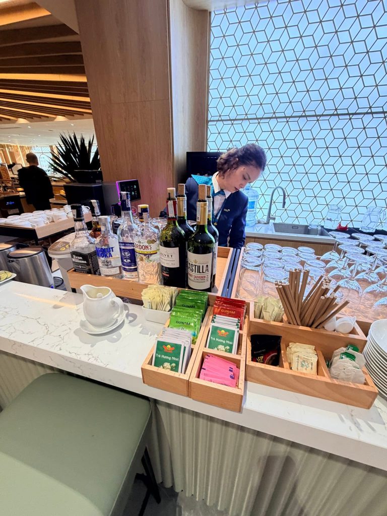 河內 Lotus Lounge 吧檯越南茶包、咖啡與酒類飲品