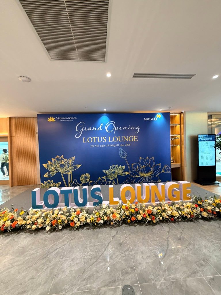 河內內排機場 Lotus Lounge 2026 年 1 月 16 日 Grand Opening 開幕背板