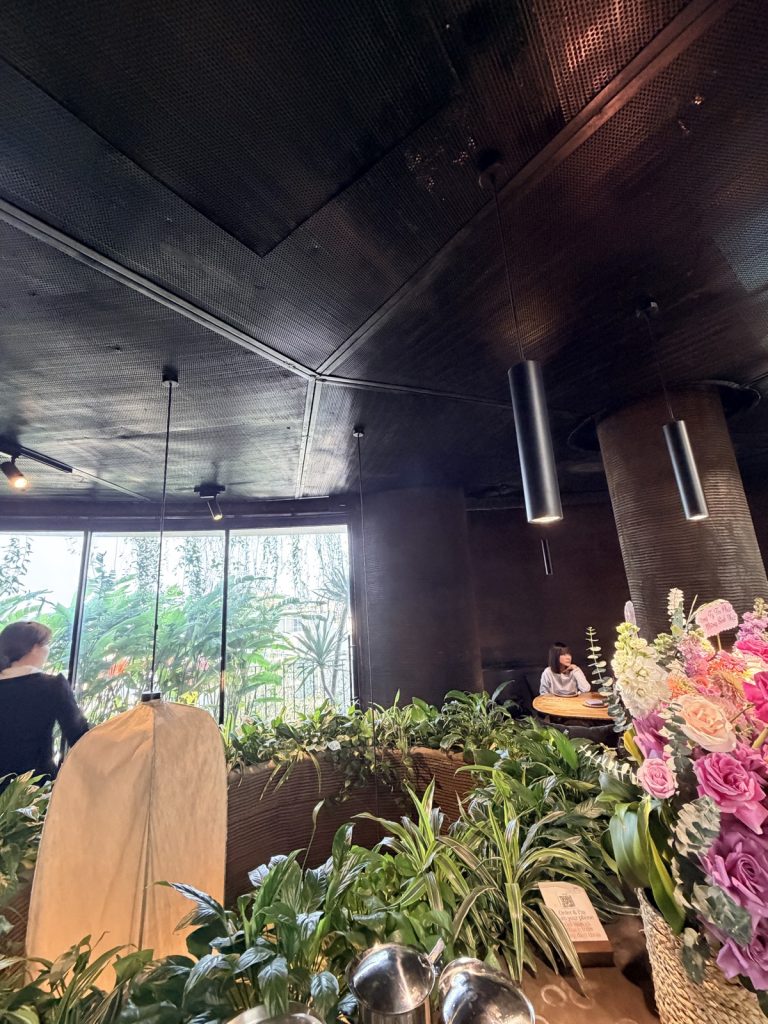 河內 Pizza 4P's Lotte West Lake 室內植栽與自然採光