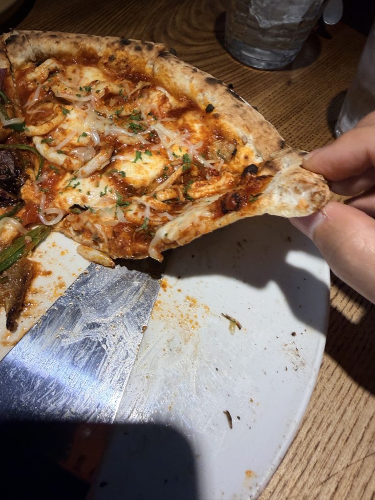 河內 Pizza 4P's 薄底披薩與烘烤餅皮