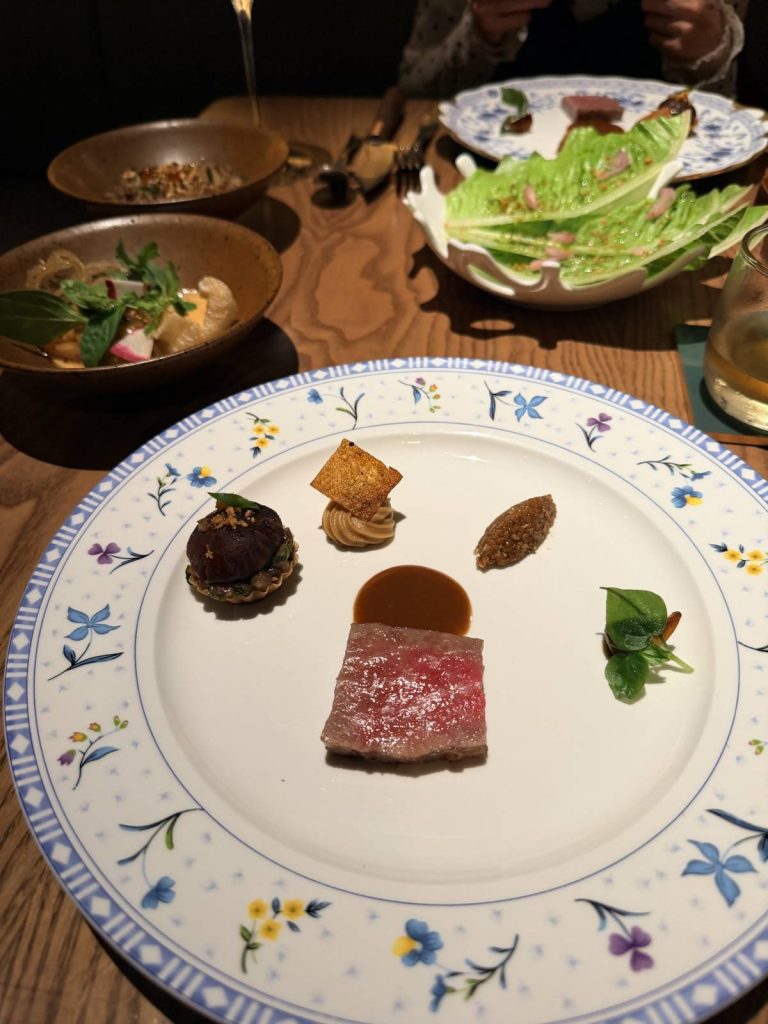 河內 T.U.N.G dining 牛肉、醬汁與配菜主菜盤