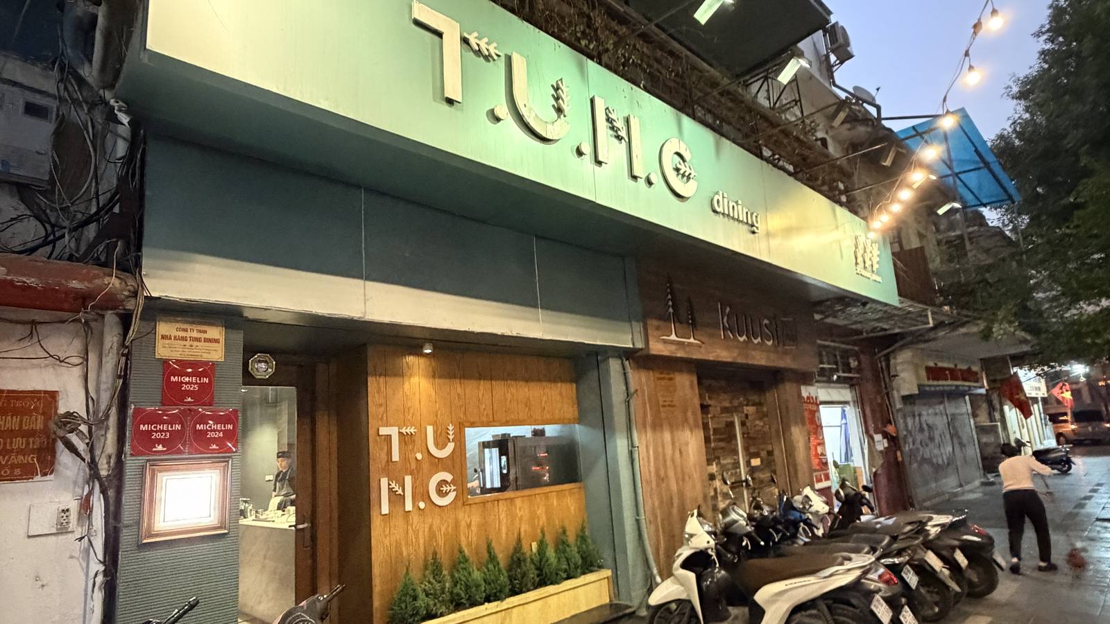 河內還劍郡 T.U.N.G dining 綠色店面、米其林指南標誌與街景