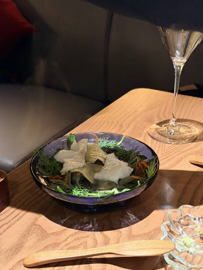 河內 T.U.N.G dining tasting menu 綠色醬汁與薄片前段料理