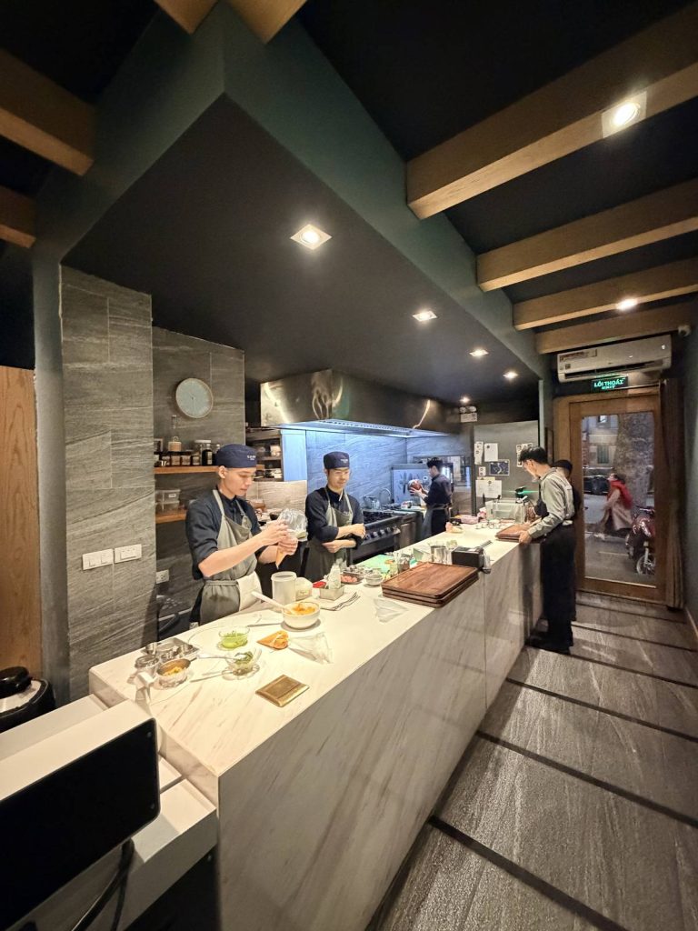 河內 T.U.N.G dining 開放式廚房與料理團隊