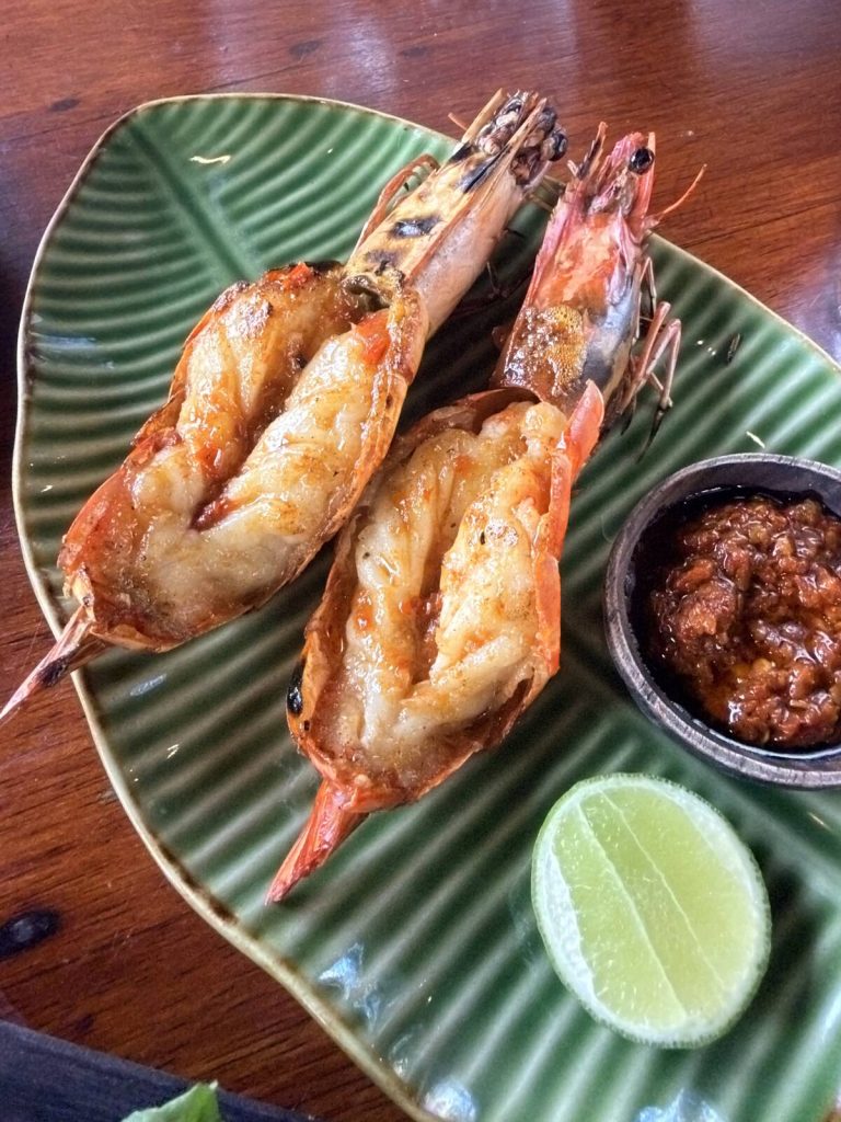 Sambal Shrimp 剖半炭烤大蝦、sambal 沾醬與萊姆